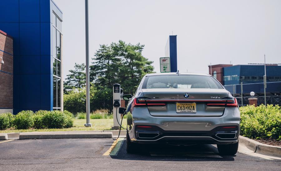  BMW 745e xDrive M Sport (G11) 2019 года  (NA) (фото 15 из 32)